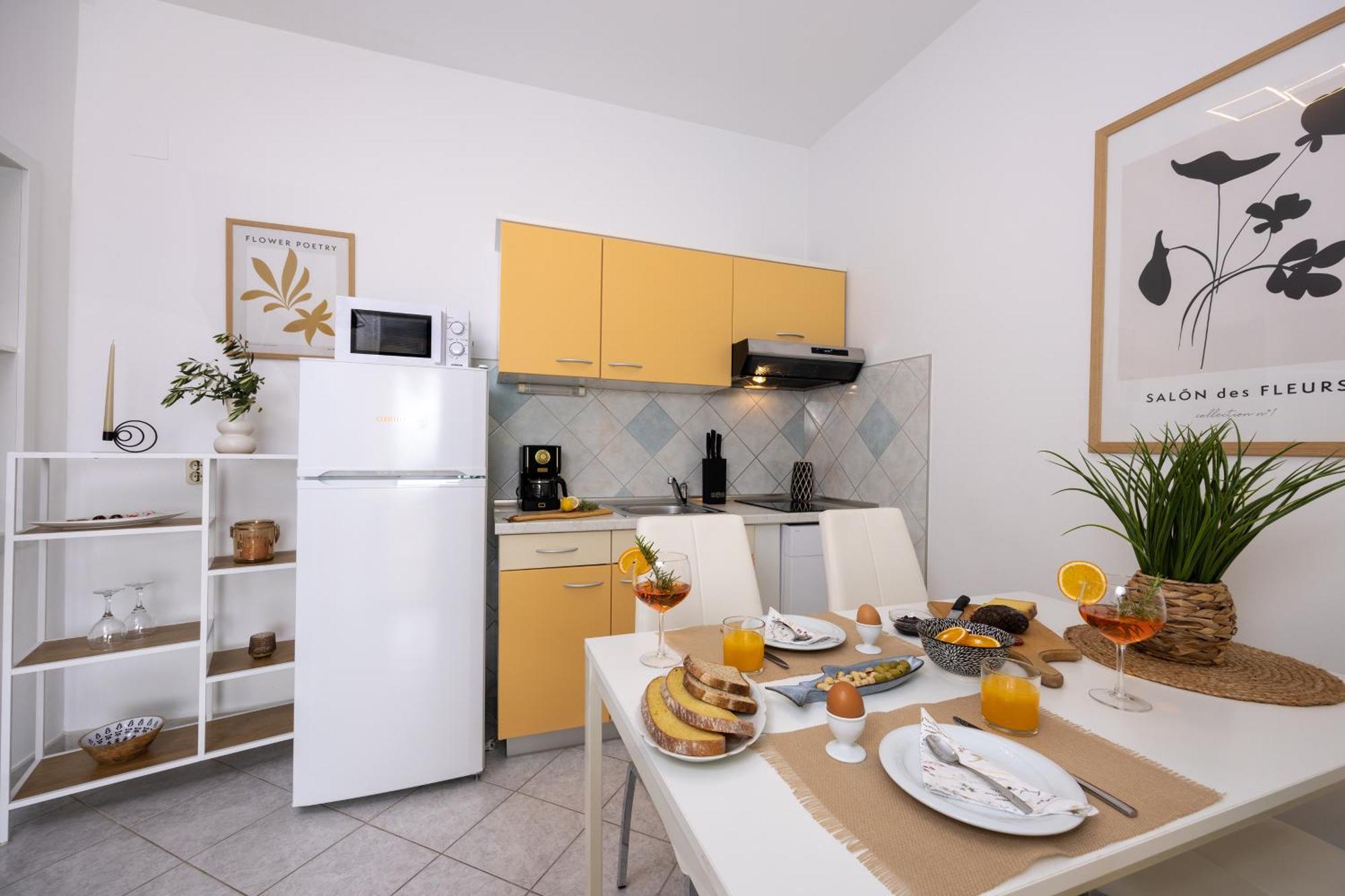 Apartment Stomarica *