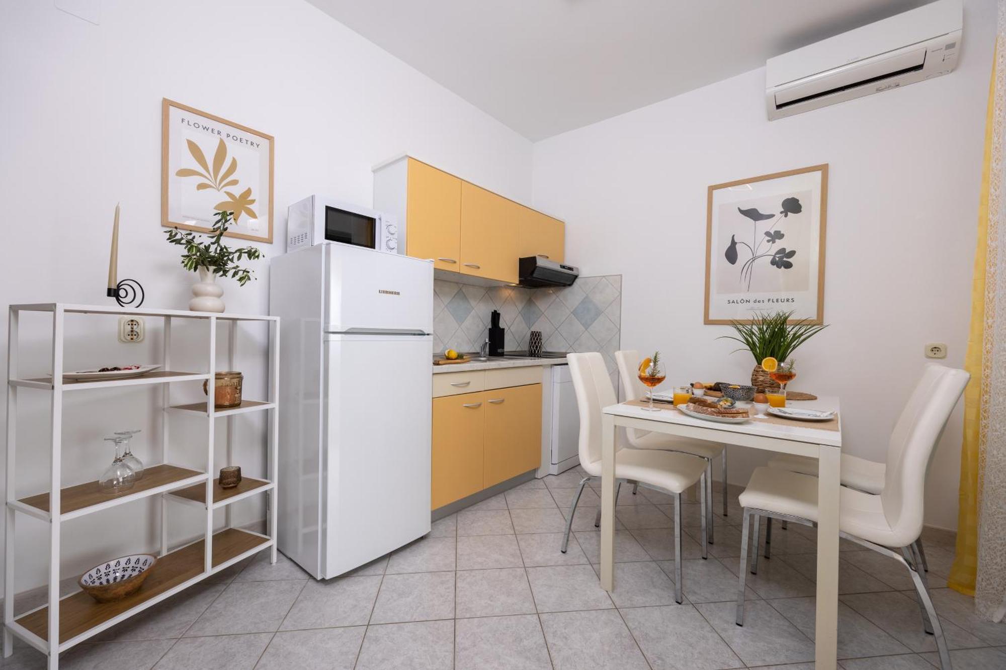 Apartment Stomarica *